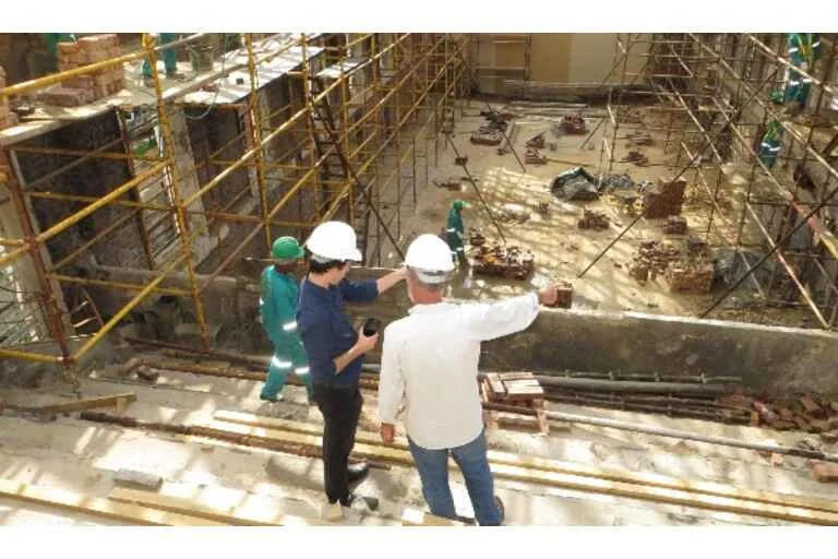 Site manager giving instruction on a building site