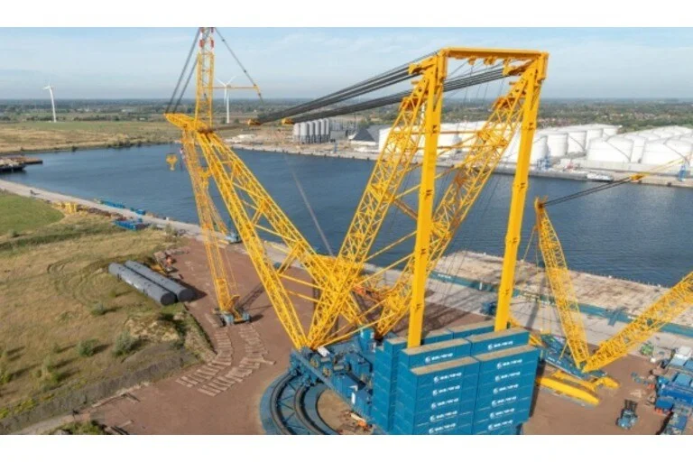 Yellow and blue big carl crane